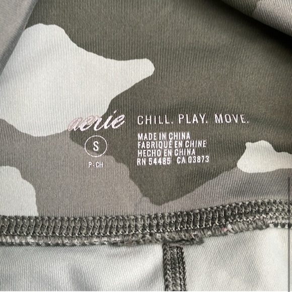 Aerie Chill Play Move Camo Leggings size small - Picture 4 of 6